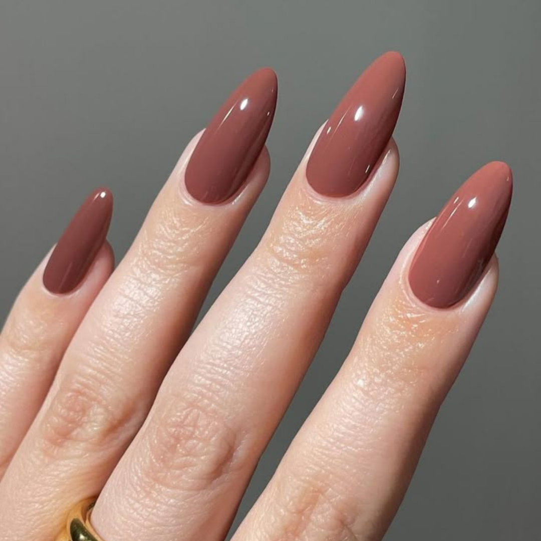 mocha mousse unhas manicure em alta deste verão 2025